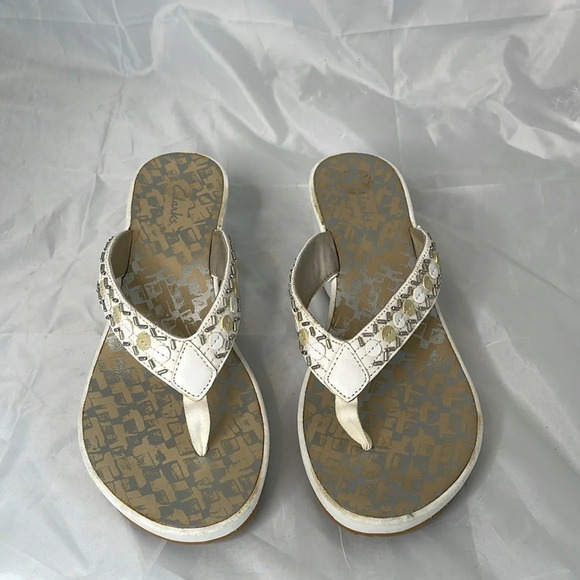 CLARKS Platform Wedge Thong Sandals White Beaded Vegan Leather Boho Size 11 - Picture 5 of 12